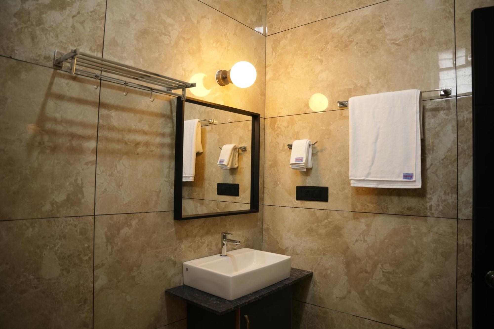 Hotel Sarvam Residency Sagar  Zewnętrze zdjęcie
