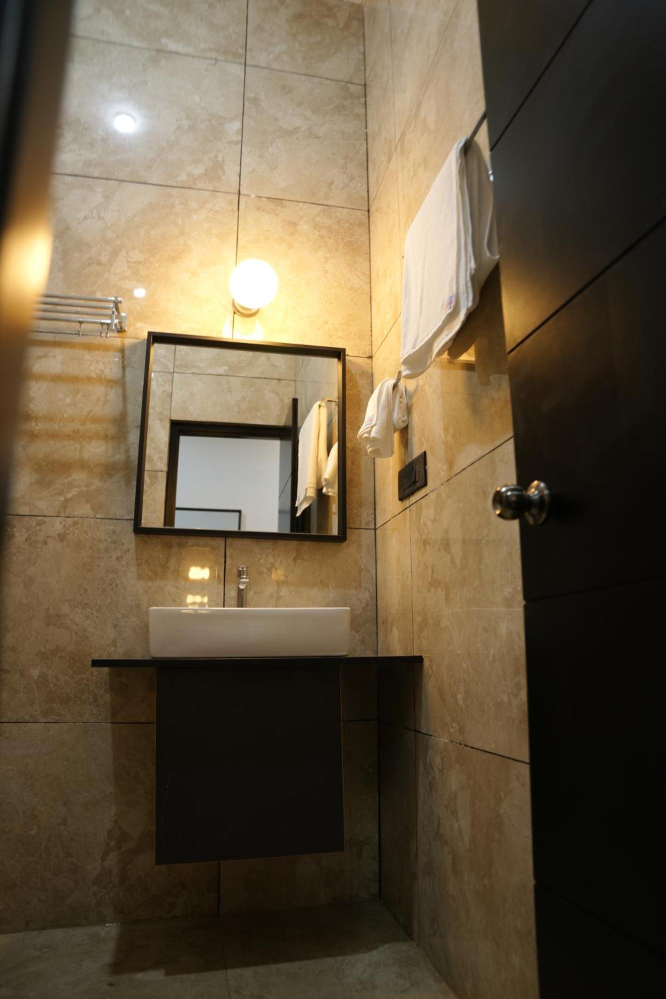 Hotel Sarvam Residency Sagar  Zewnętrze zdjęcie