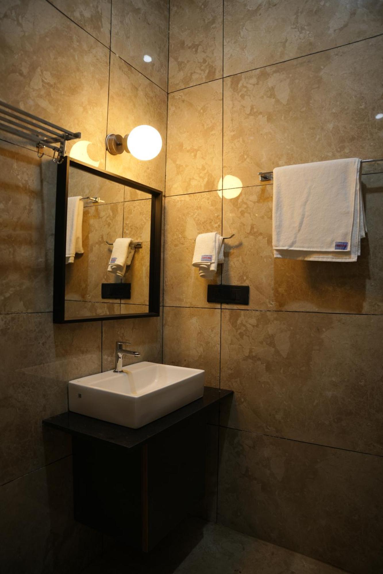 Hotel Sarvam Residency Sagar  Zewnętrze zdjęcie